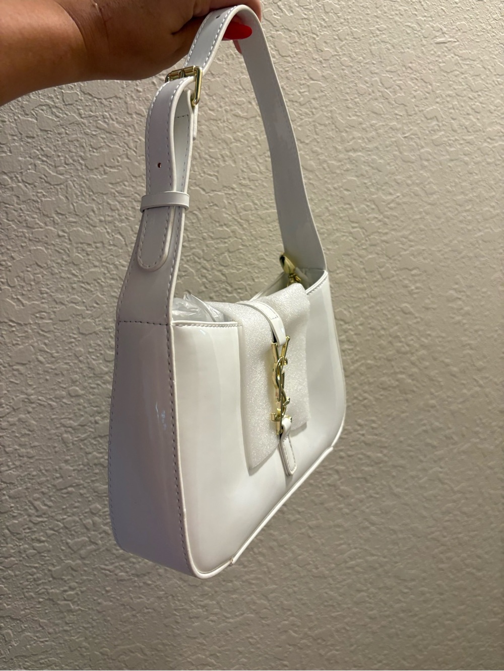 Elegant White Shoulder Bag with Gold Accent